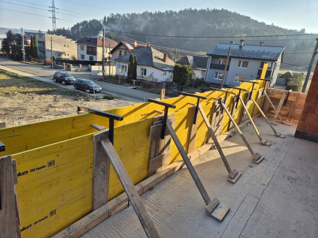 Debnenie atiky v obci Kamenica nad Cirochou